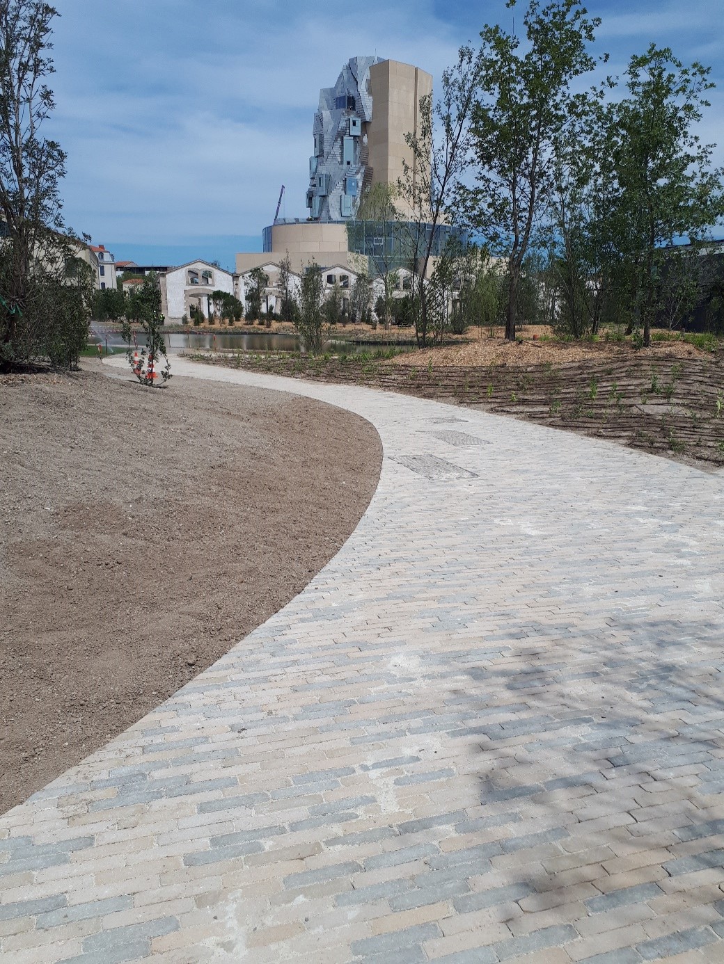 Zoom sur caniveau fente en briques