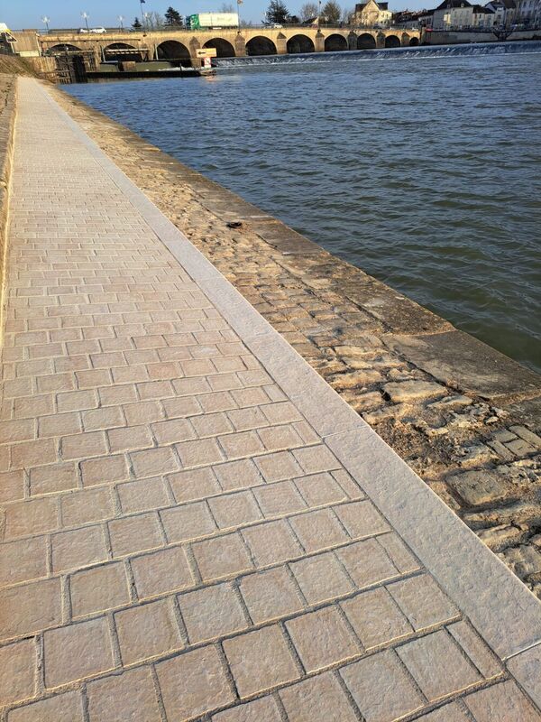 GRAY - Quai Villeneuve