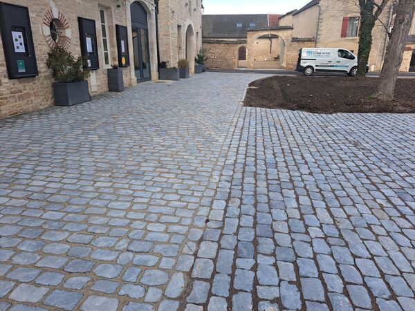 PULIGNY-MONTRACHET - Place du Monument